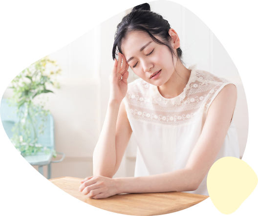 悩んでいる女性